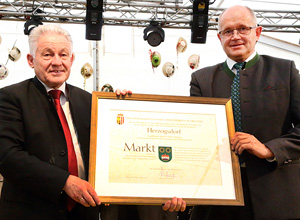 Markterhebung von Herzogsdorf beim Fest der Volkskultur