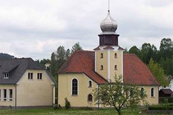 Feldkirchen, Kirche und einige Häuser